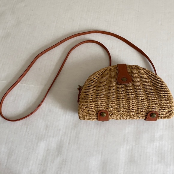 SHEIN Handbags - Semicircular straw crossbody bag